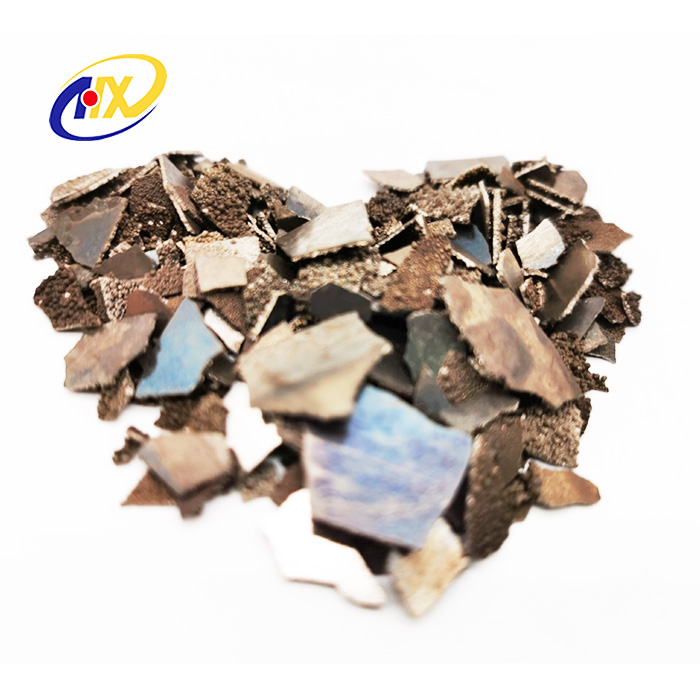 Electrolytic manganese metal flakes